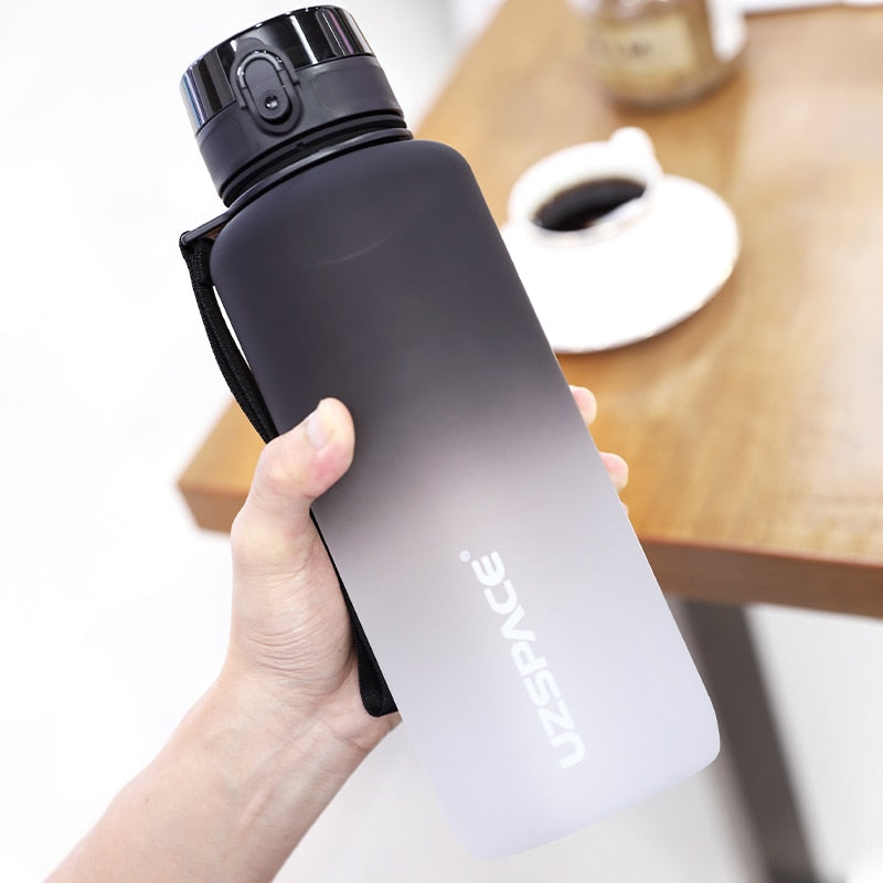 UZSPACE 1500ml Sports Water Bottle With Time Marker Large Capacity Portable Leak-Proof Outdoor Travel Drink Plastic Cup BPA Free