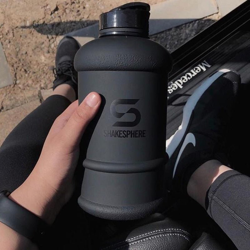 Large Capacity 2200Ml Plastic Sports Bottles Portable Outdoor Travel Cold Water Cup Fitness Gym Protein Shaker Water Bottle