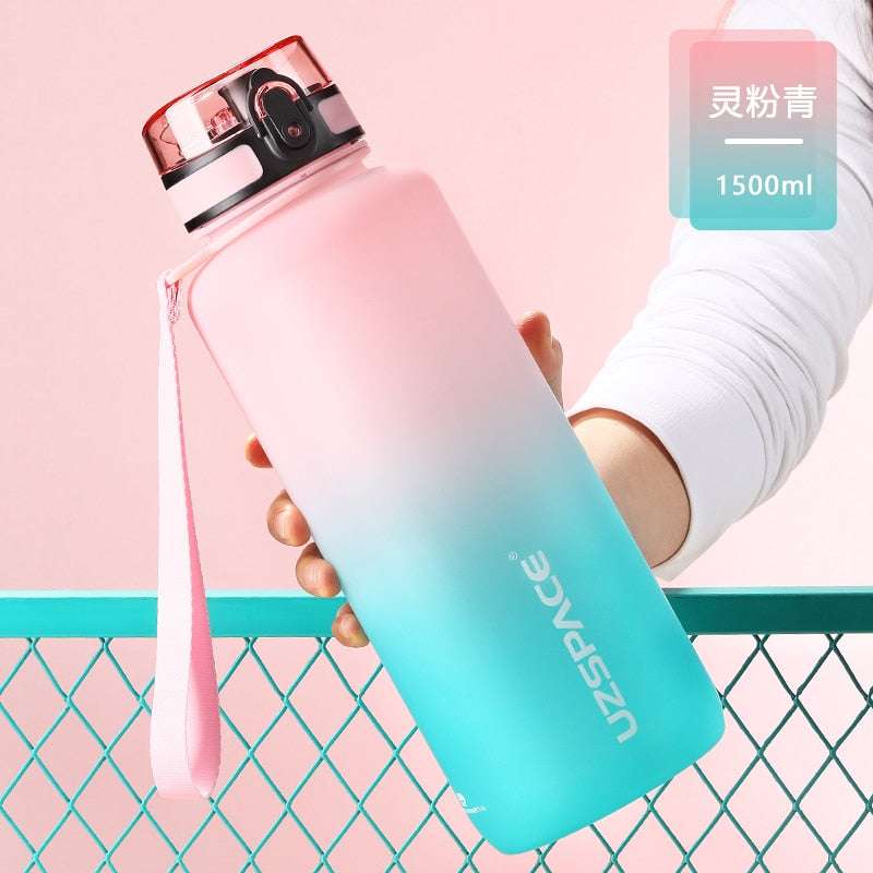 UZSPACE 1500ml Sports Water Bottle With Time Marker Large Capacity Portable Leak-Proof Outdoor Travel Drink Plastic Cup BPA Free