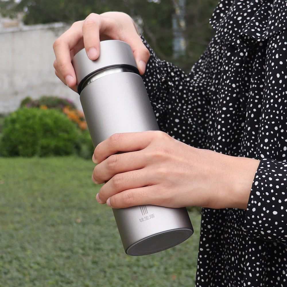 Titanium Vacuum Thermos Bottle Thermal Water Bottle Good Insulation Properties Insulation Cup Vacuum Flask Mug with Tea Infuser